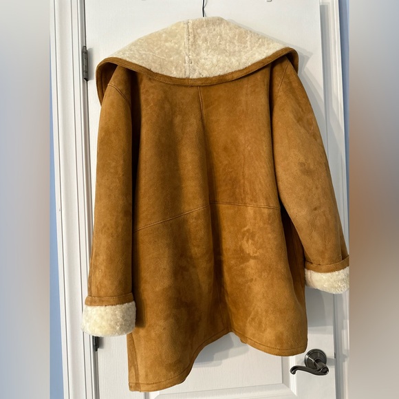 COPY - VINTAGE CALAFATE SHEEPSKIN SHERPA COAT! - Picture 2 of 8